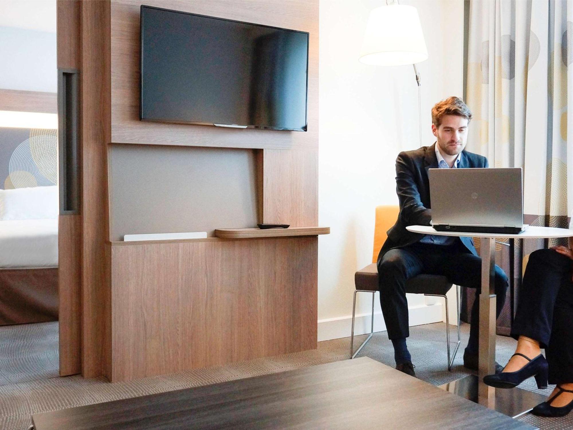 Novotel Saclay Eksteriør bilde