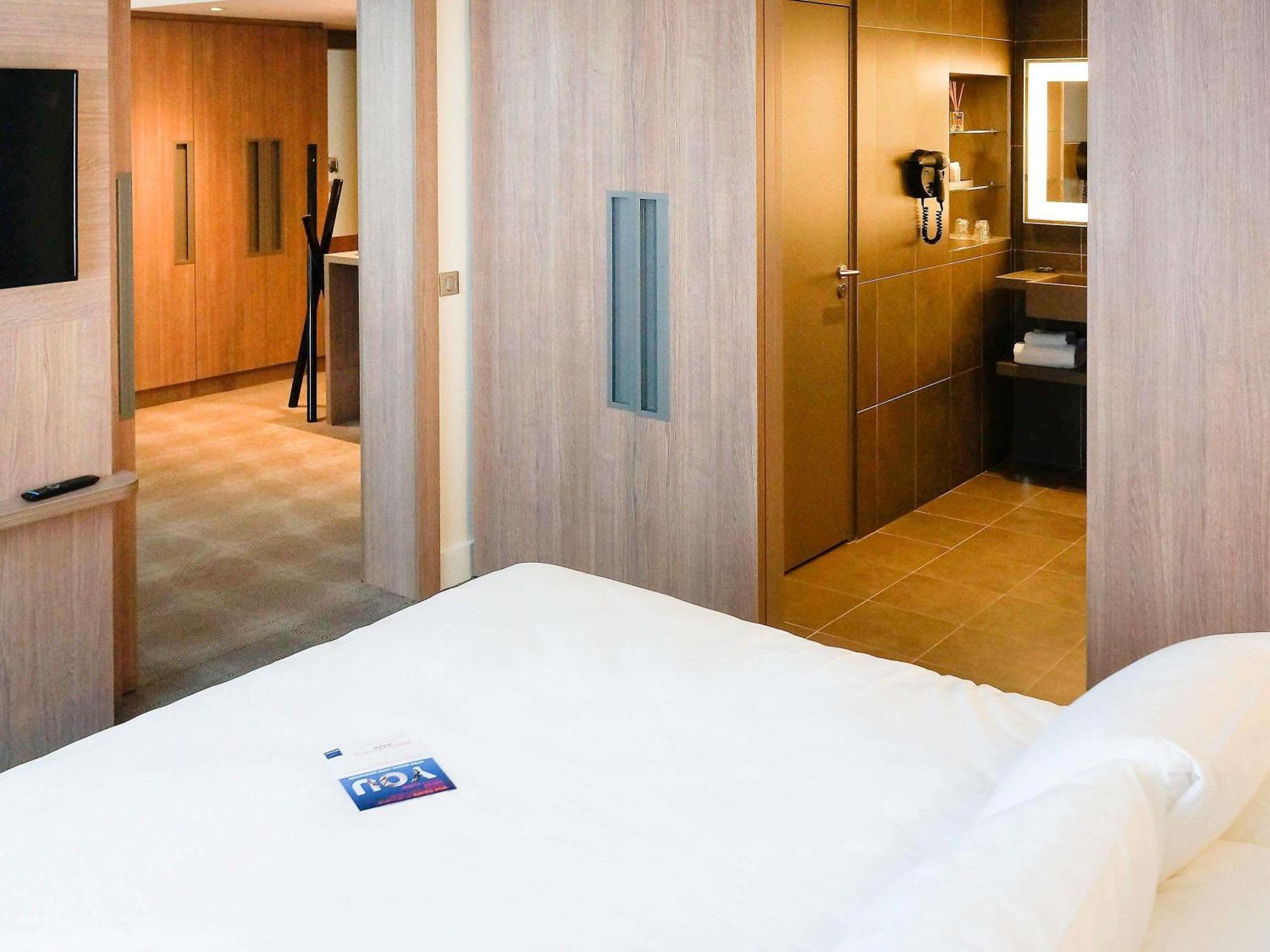 Novotel Saclay Eksteriør bilde