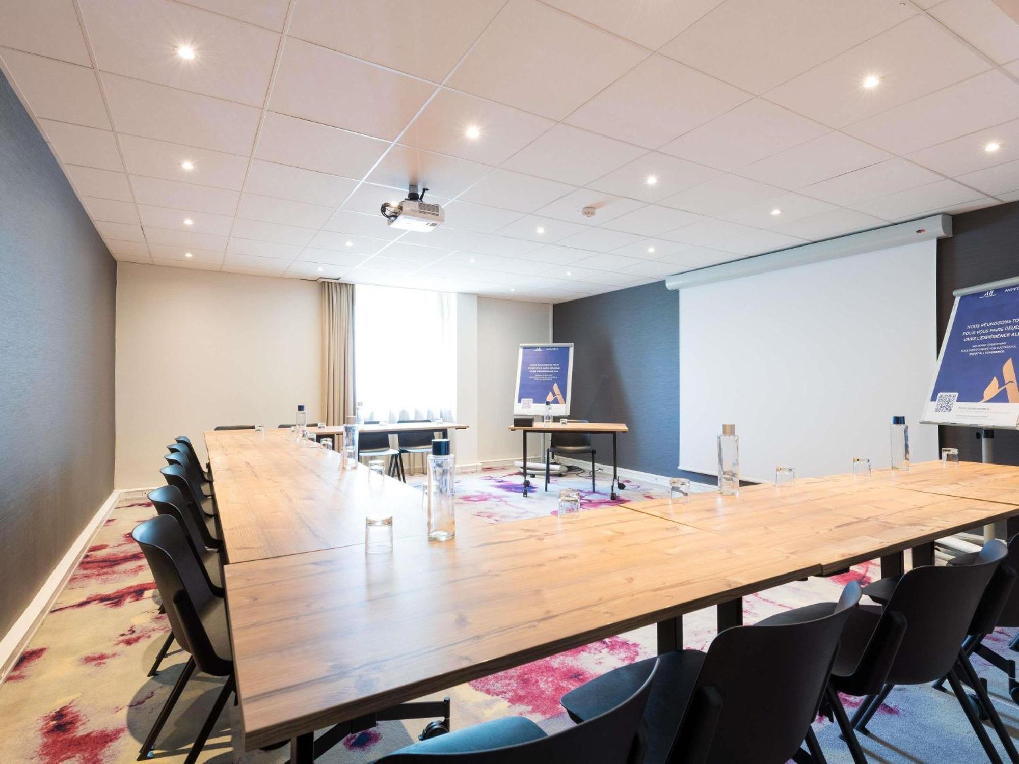 Novotel Saclay Eksteriør bilde