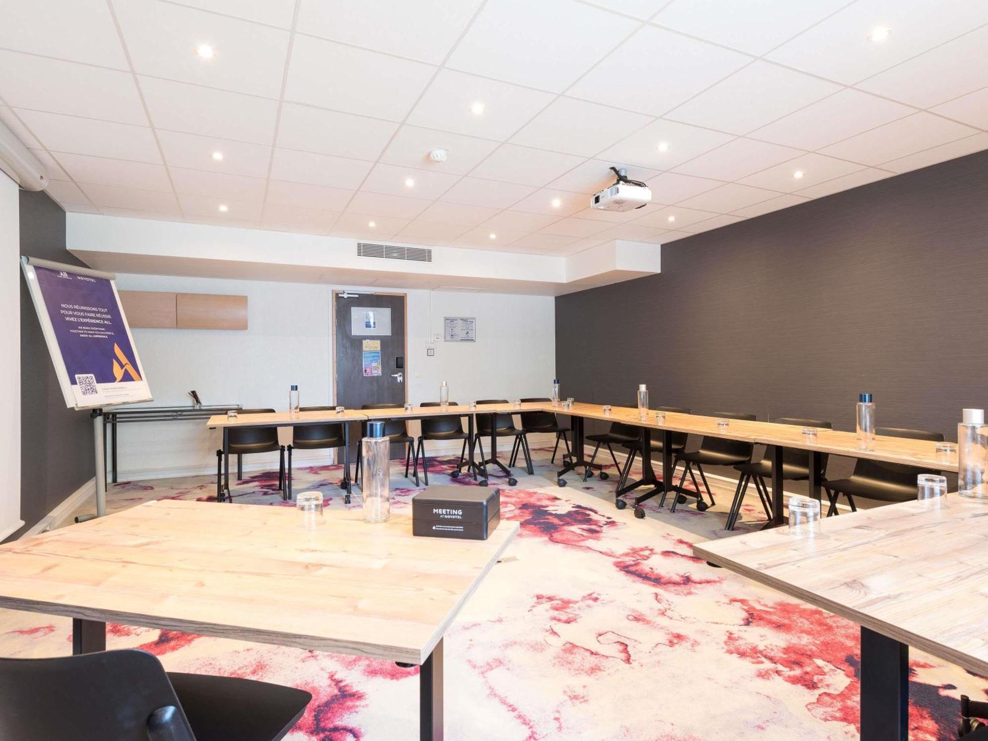 Novotel Saclay Eksteriør bilde