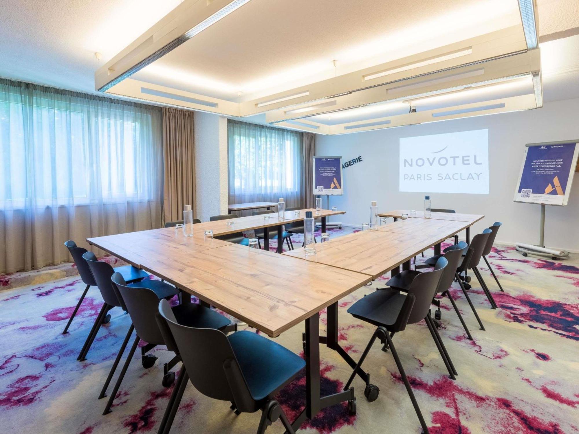 Novotel Saclay Eksteriør bilde