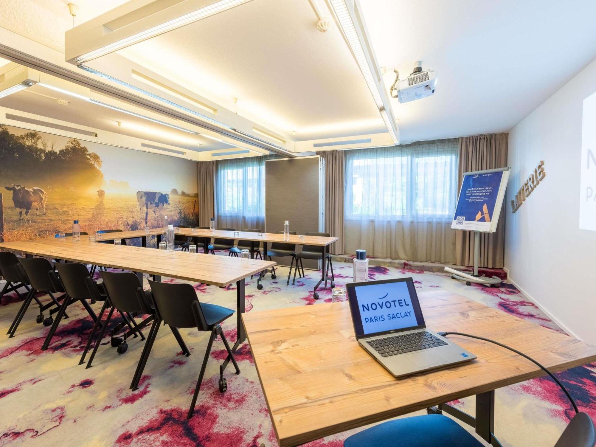 Novotel Saclay Eksteriør bilde