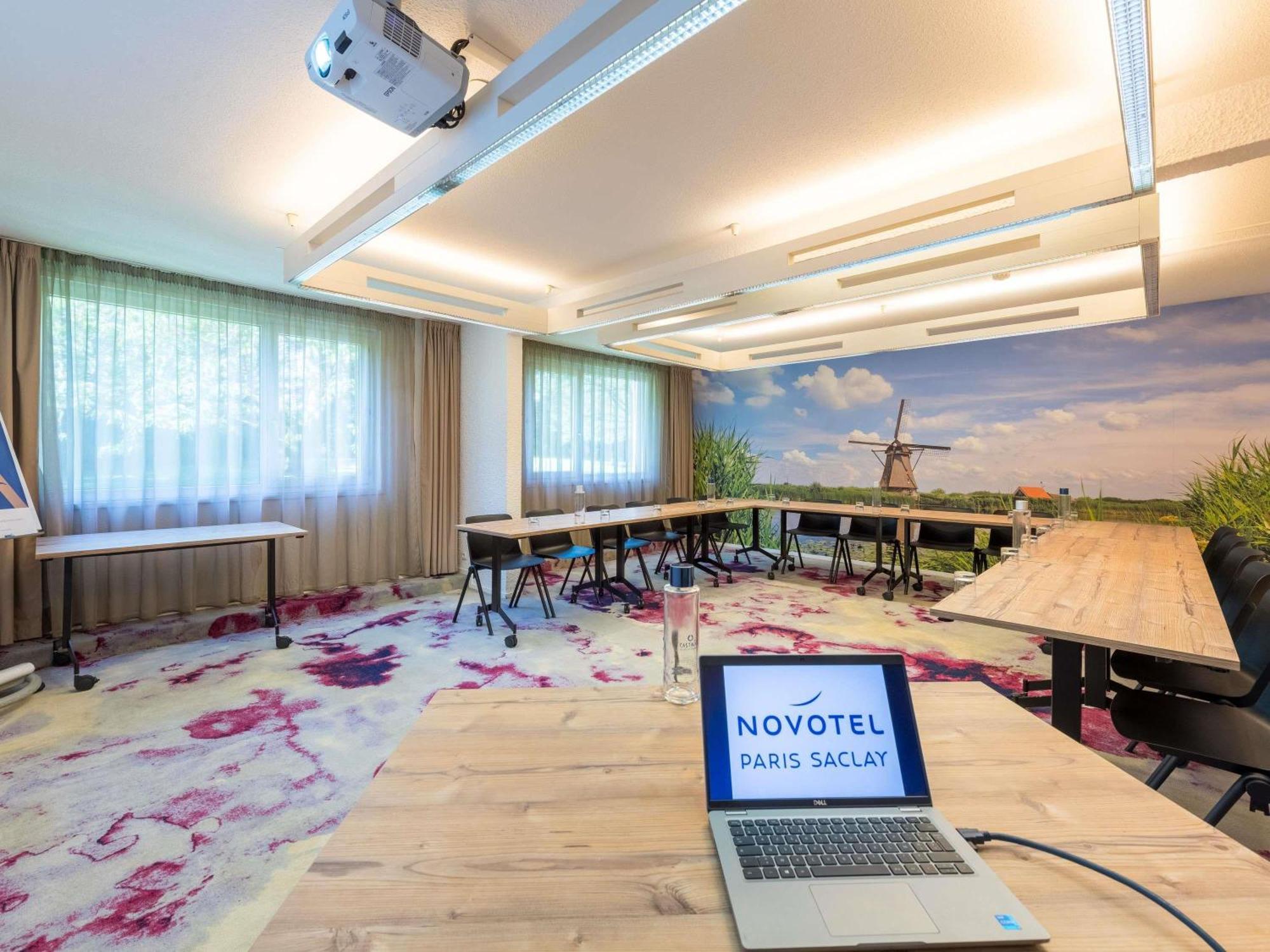 Novotel Saclay Eksteriør bilde
