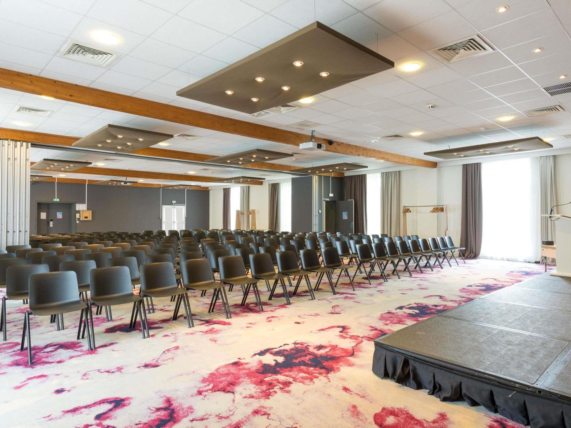 Novotel Saclay Eksteriør bilde